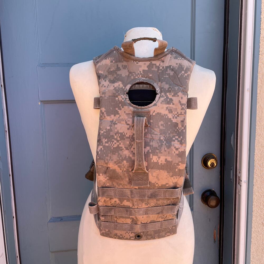 US Military MOLLEE II Hydration System Carrier *No Bladder*
